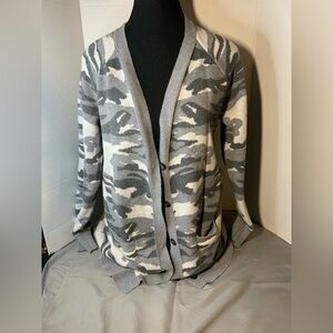 Lucky Brand Gray & White Camo Button Front Cardigan Sweater SZ Med.